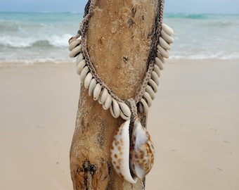 Large COWRIE Shell Pendant Adjustable Choker Necklace