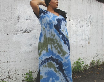 Comfy Plus Maxi Dress in Blue Tie Dye
