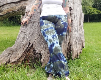 Plus Size Tie Dye Stretchy Bellbottom Jeans in Olive-Navy