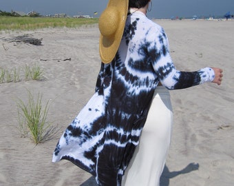 Cardigan tie-dye nero, dalla piccola alla grande, stile Stevie Nicks