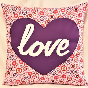 Appliqued Decorative Valentine Heart/&quot;love&quot; Pillow - 18&quot; x 18&quot; Pillow Insert
