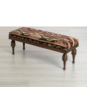 Banco, taburete otomano, muebles cubiertos con alfombra kilim