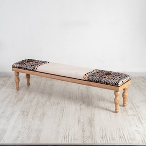 Banco, mesa de centro otomana, banco con alfombra kilim boho, taburete blanco vintage