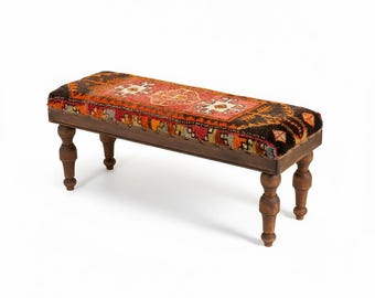 Antyczna pufa, tapicerowany stołek, meble do sypialni, podnóżek z dywanu kilim, stolik kawowy
