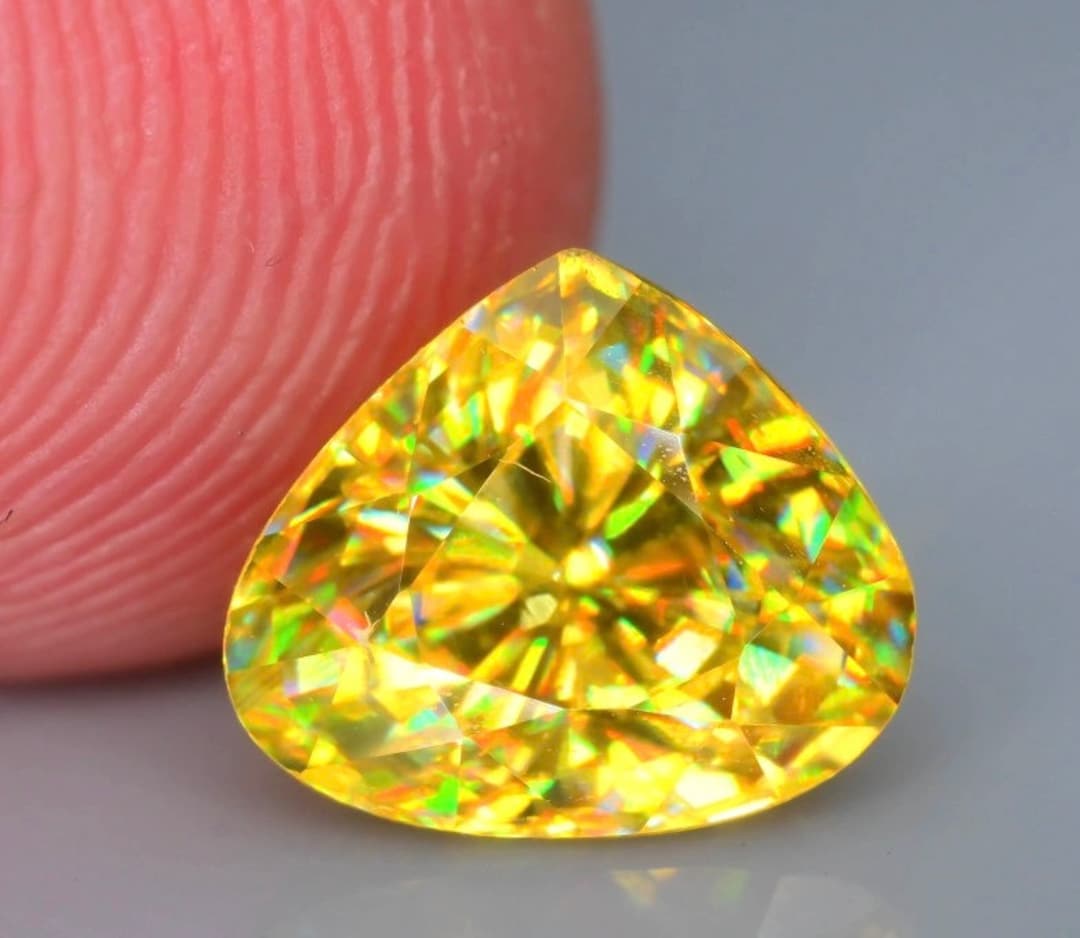 6,12 carats de sphène naturel vert jaune, Madagascar