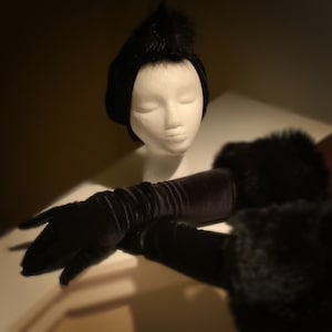 Chic velvet glove and turban set- velvet -evening -gloves-faux fur trim