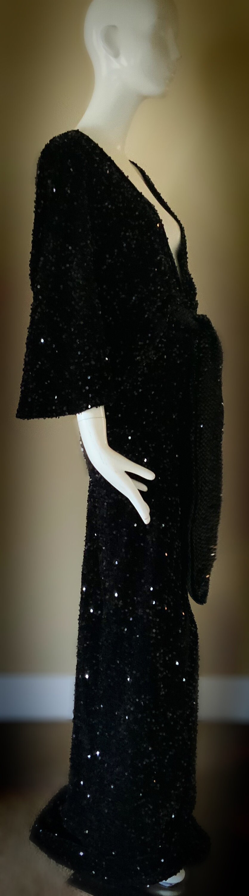 パーティードレス Evangeline Paillette Gown THE MADELINE GOWN – HERVÉ LÉGER