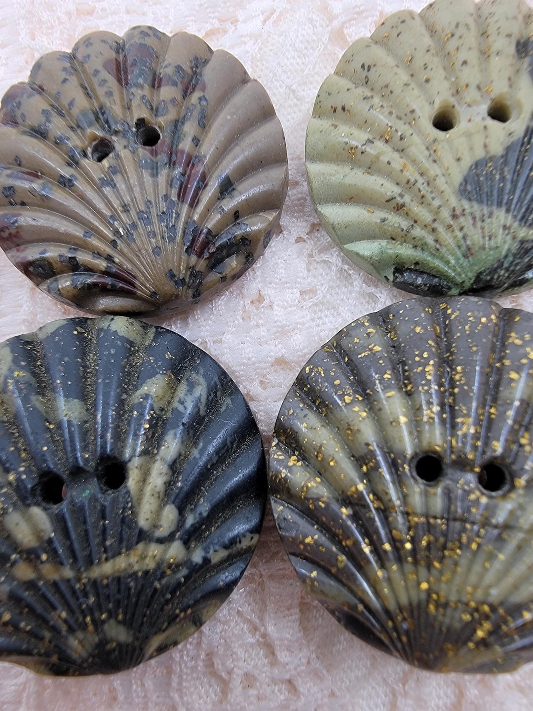 YOUR CHOICE Vintage Antique Clam Shell Design Speckled Composition Sew ...