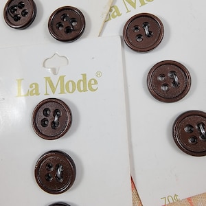 Botões de plástico vintage La Mode marrom escuro em cartões - lote de 8