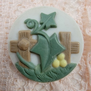 Vintage Jasperware Stella Rzanski Vines on a Fence Studio Button