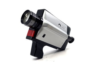 スーパー 8 カメラのテストと動作中の ELMO 8 mm フィルム カメラ Elmo