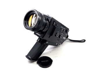 スーパー 8 カメラのテストと動作中の ELMO 8 mm フィルム カメラ Elmo