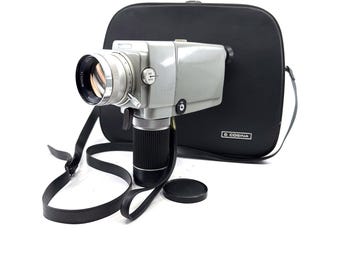 スーパー 8 カメラのテストと動作中の ELMO 8 mm フィルム カメラ Elmo