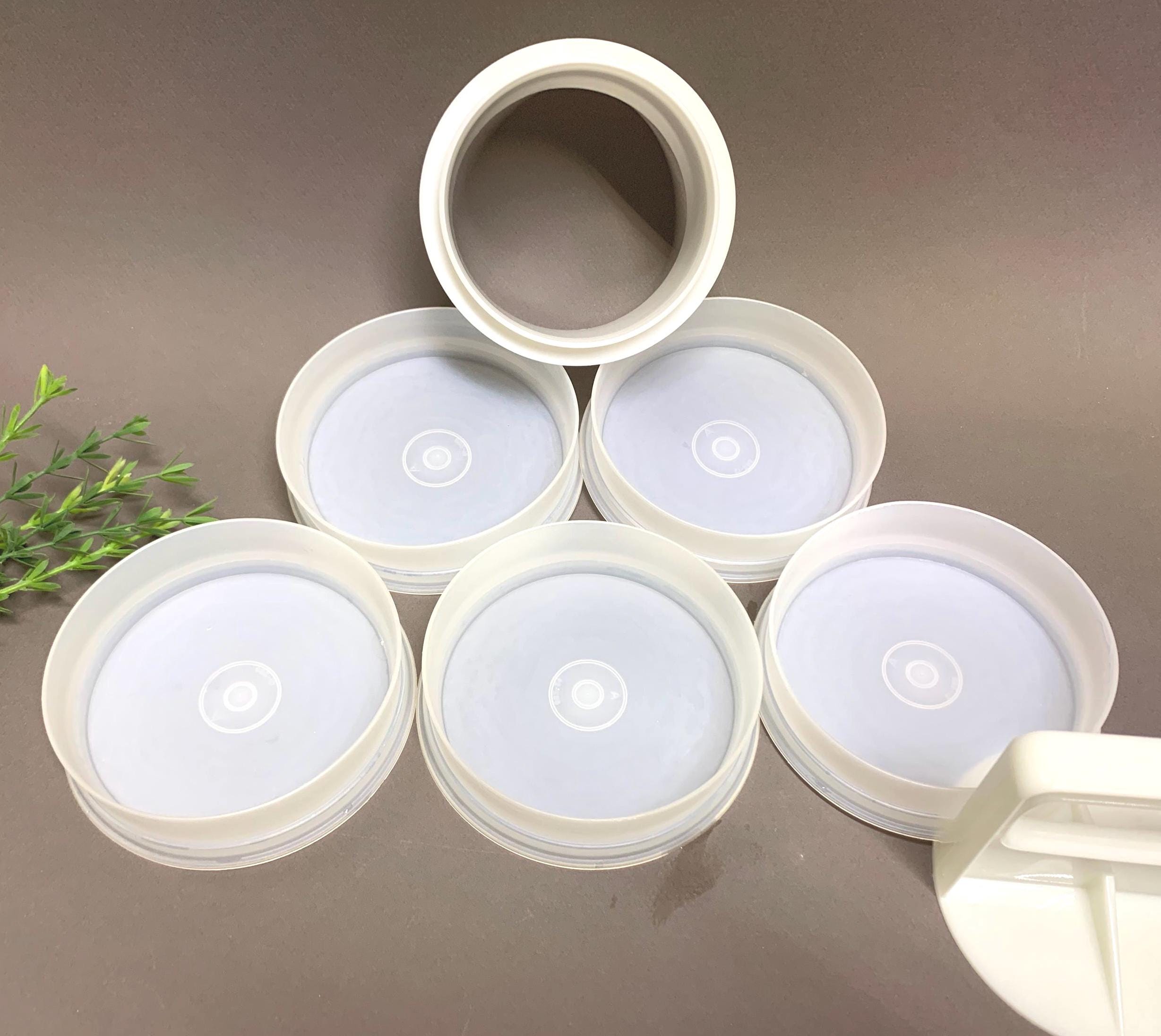 Lot Tupperware : Presse à Hamburger, Anneau Et 10 Récipients Transparents Avec Couvercles