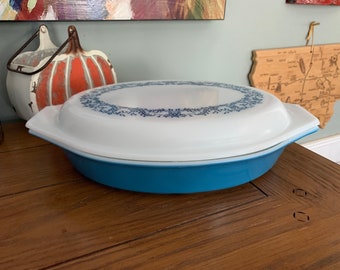 Pyrex Blue Ivey 1 1/2 Qt Divided Casserole with Lid