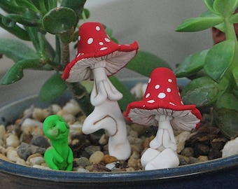 Zen Deco, Meditation Deco, Mushroom Garden Deco, Miniature Mushroom, Hippie Room Deco, Miniature Garden Gnome, Ladybug Garden, Bumble Bee