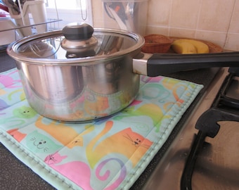 Cat Print Kitchen Hot Pad: Quilted Cotton Pan Mat