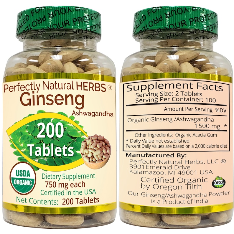 Puede incluir: Dos botellas de suplementos diet&eacute;ticos org&aacute;nicos de ginseng y ashwagandha. La botella de la izquierda muestra una etiqueta con el texto "Perfectly Natural HERBS&reg; Ginseng Ashwagandha 200 Tablets" y un sello USDA Organic. La botella de la derecha muestra una etiqueta con el texto "Supplement Facts Serving Size: 2 Tablets Serving Per Container: 100 Amount Per Serving %DV Organic Ginseng /Ashwagandha 1500 mg * Other Ingredients: Organic Acacia Gum * Daily Value not established Percent Daily Values are based on a 2,000 calorie diet Manufactured By: Perfectly Natural Herbs, LLC &reg; 3901 Emerald Drive Kalamazoo, MI 49001 USA Certified Organic by Oregon Tilth Our Ginseng/Ashwagandha Powder is a Product of India".