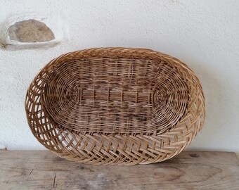 Large wicker basket 21&#39;&#39;, vintage, 60s, Italian, country house, rustic kitchen wall décor,