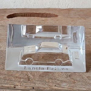 Presse-papier Lancia Prisma en cristal de Murano, conçu par Nason des années 1980, gadgets publicitaires automobiles