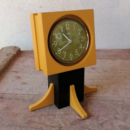 Gastor 60 table mechanical clock clock made in Germany, yellow and black shops