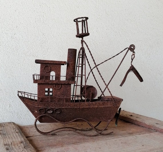 Peschereccio in ferro arruginito , modellismo navale vintage , anni 70/80 ,  barca in miniatura , nave in miniatura , ruggine -  Italia