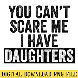 Könnte beinhalten: Schwarz-weißes Grafiktextdesign mit einem abgenutzten Look. Der Text lautet "You can't scare me I have daughters".
