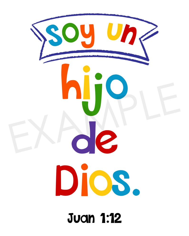 Puede incluir: Una impresi&oacute;n blanca con la frase en espa&ntilde;ol "soy un hijo de Dios" en letras vibrantes y multicolores. Las palabras est&aacute;n apiladas, cada una en un tono diferente. El texto "Juan 1:12" est&aacute; impreso en negro en la parte inferior.