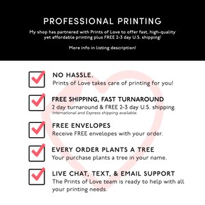 Puede incluir: Un gr&aacute;fico de coraz&oacute;n rosa con una lista de verificaci&oacute;n de cinco beneficios de utilizar los servicios de impresi&oacute;n de Prints of Love. Los beneficios incluyen: Sin problemas, env&iacute;o gratuito, entrega r&aacute;pida, sobres gratuitos y cada pedido planta un &aacute;rbol. El texto tambi&eacute;n incluye: "Chat en vivo, texto y soporte por correo electr&oacute;nico. El equipo de Prints of Love est&aacute; listo para ayudarte con todas tus necesidades de impresi&oacute;n."