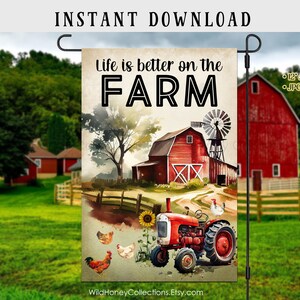 Puede incluir: Una bandera de jardín de estilo acuarela con un granero rojo, un molino de viento, un tractor y pollos. El texto en la bandera dice "Life is better on the FARM".