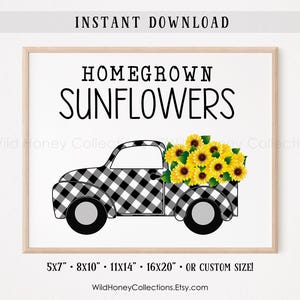 K&ouml;nnte beinhalten: Gerahmter Druck mit einem schwarz-wei&szlig; karierten Truck, der gelbe Sonnenblumen transportiert. Der Text lautet "HOMEGROWN SUNFLOWERS" und "INSTANT DOWNLOAD". Erh&auml;ltlich in verschiedenen Gr&ouml;&szlig;en, einschlie&szlig;lich 28x36 cm.