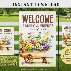 Può includere: Una bandiera da giardino di benvenuto con un design floreale. La bandiera presenta una carriola piena di fiori colorati, un uccello blu e farfalle. Il testo "Benvenuti Famiglia e Amici" è visualizzato sulla bandiera.