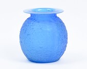 Vase verre moulé bleu effet cratère années 50 vintage