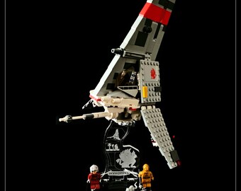 Display stand angled 3D for Lego 75081 T-16 Skyhopper +minifigures slots (A1112)