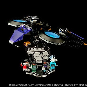 Display stand 3D-ENGV angled +minifigures slots for Lego 76211 Shuri's Sunbird (A1089)