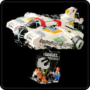 Display stand 3D-ENGV angled for Lego 75357 Ghost & Phantom II + minifigures slots (A1101)
