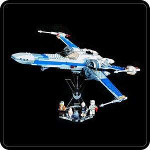 以下が含まれることがあります： 青い白のX-Wing Starfighter レゴセットは、透明なディスプレイスタンドと5体のミニフィギュア付きです。ミニフィギュアには、パイロット、ドロイド、反乱軍兵士3体が含まれています。
