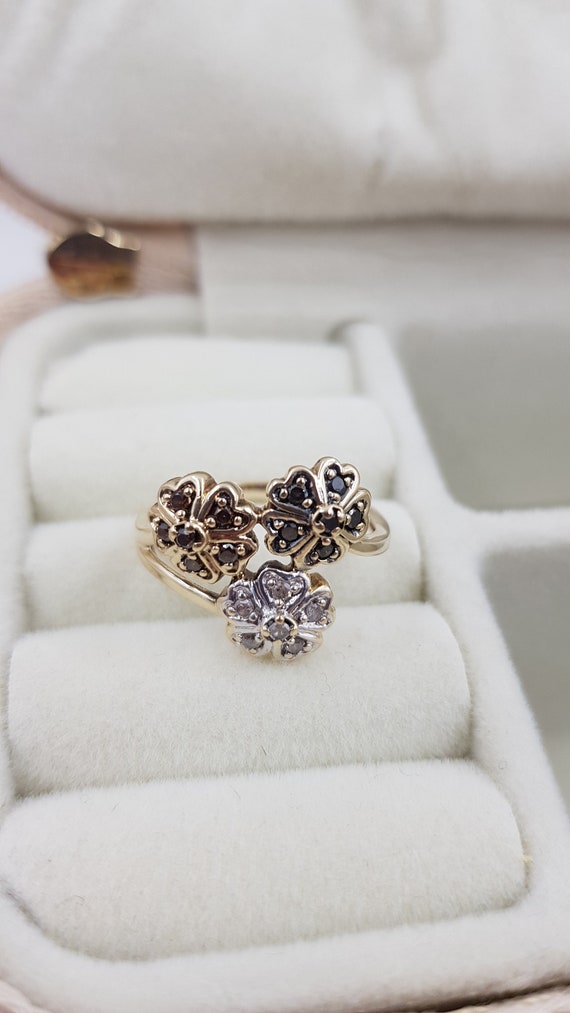 Vintage 9ct Gold Diamond Flower Ring, 9ct Diamond… - image 2