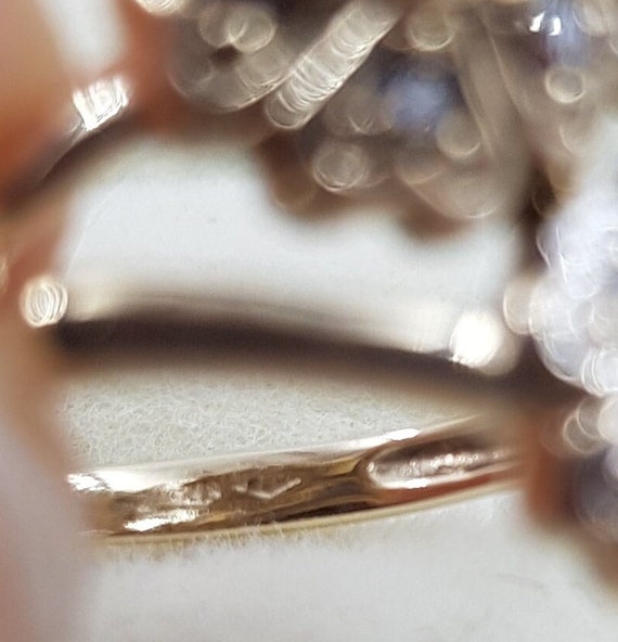 Vintage 9ct Gold Diamond Flower Ring, 9ct Diamond… - image 10