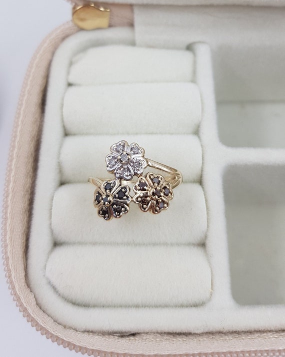 Vintage 9ct Gold Diamond Flower Ring, 9ct Diamond… - image 1