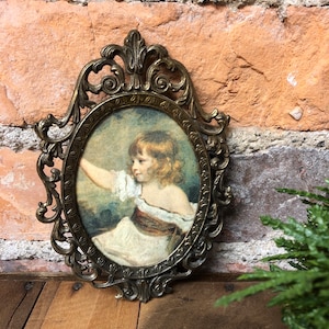 Vintage Italy Metal Oval Wall Frame Master Hare Print Sir Joshua Reynolds 5.5&quot;