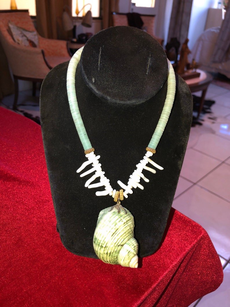 Womens Natural Shell Pendant Necklace Choker 15\u201d