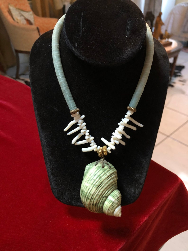 Womens Natural Shell Pendant Necklace Choker 15\u201d