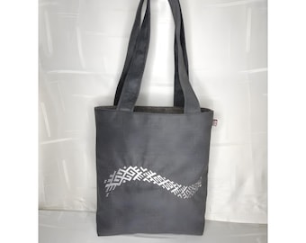 Handgemachte Tasche mit besticktem lettischem Gign
