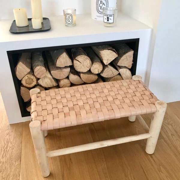 Banc Marocain en cuir rose et bois brut - Modèle Beldi traditionnel