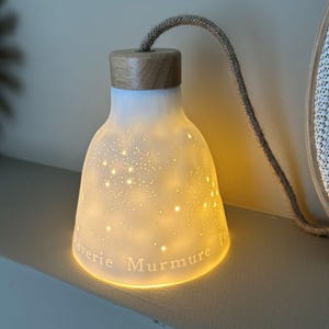 Luminária pendente Rosinette ou luminária portátil com letras de Poesia
