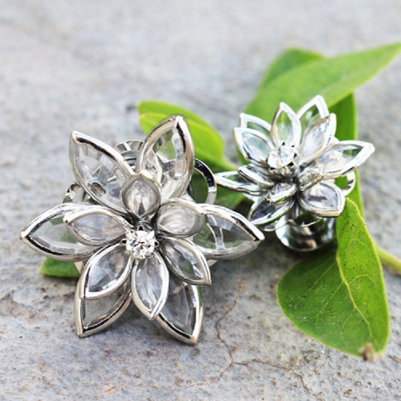 DyaniJewel Crystal Flower Screw Fit Plug