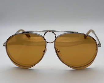 Gafas de sol Chloé vintage doradas con un estilo único y atemporal: la combinación perfecta de encanto retro y estilo de diseño. ¡Un hallazgo excepcional!
