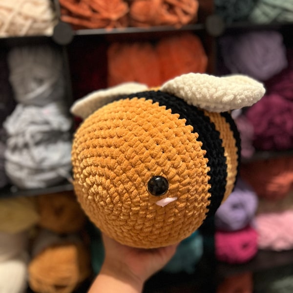 PDF Crochet Pattern Giant Bee