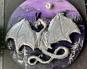 Dragon's Moon A Dragon Wall Sculptuur